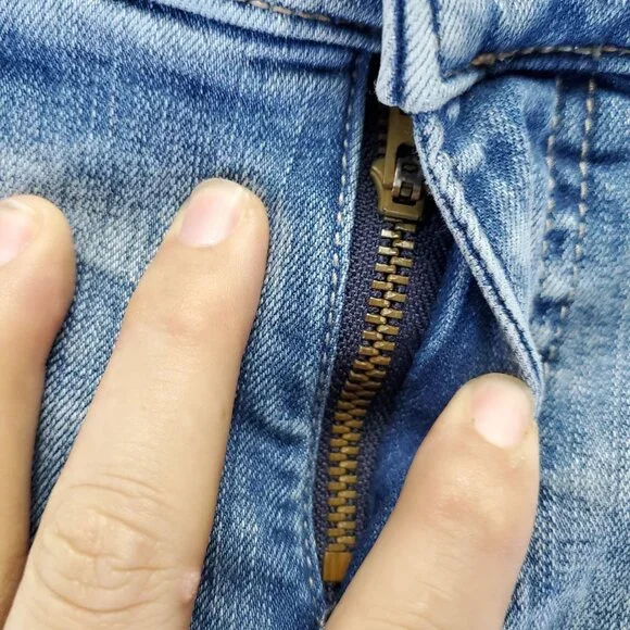 Torrid Shorts Womens Size 12 Light Blue Distressed Raw Hem Stretch Denim Jorts - Picture 8 of 11